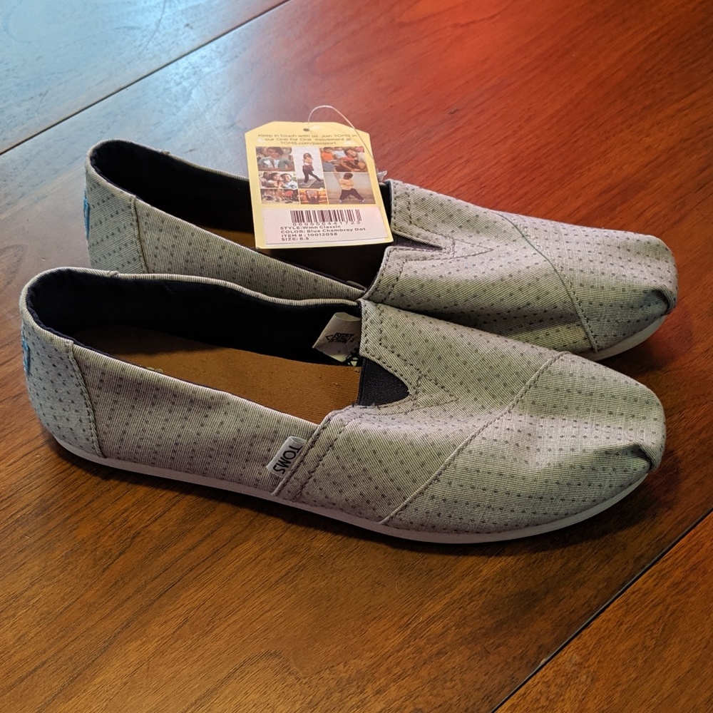 TOMS BLUE CHAMBRAY DOT CLASSIC SLIP ON LOAFERS 8.5